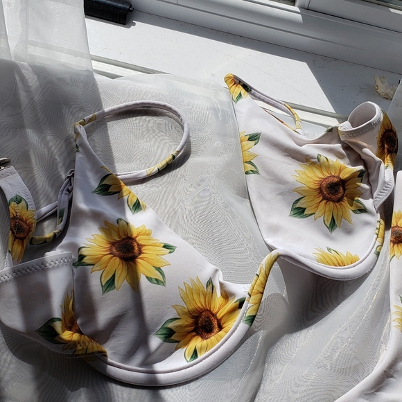 Swim suit - Picture 2 of 3